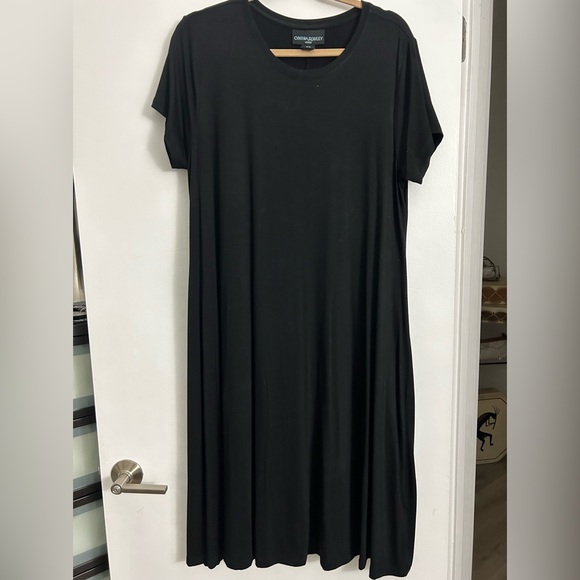 Black Dress - Picture 1 of 3